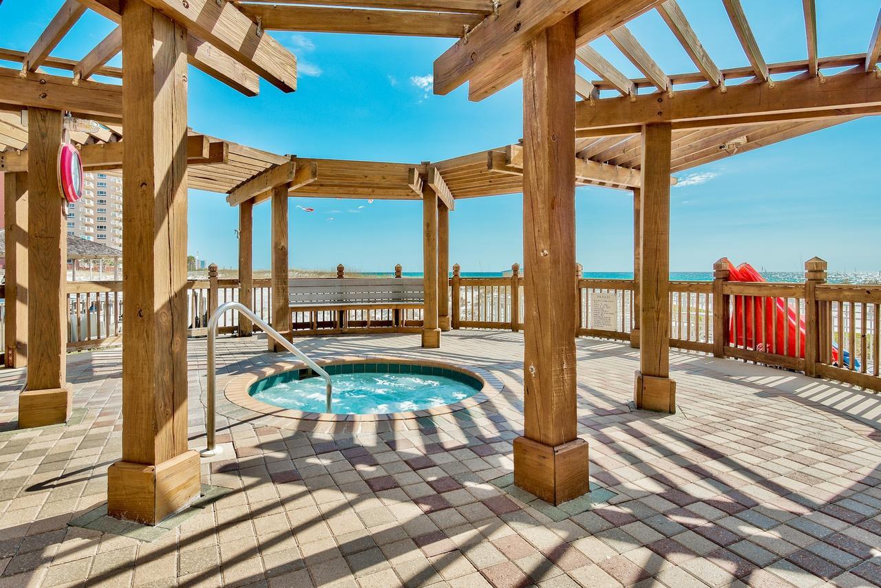 Pelican Beach Resort Condos Destin Bagian luar foto
